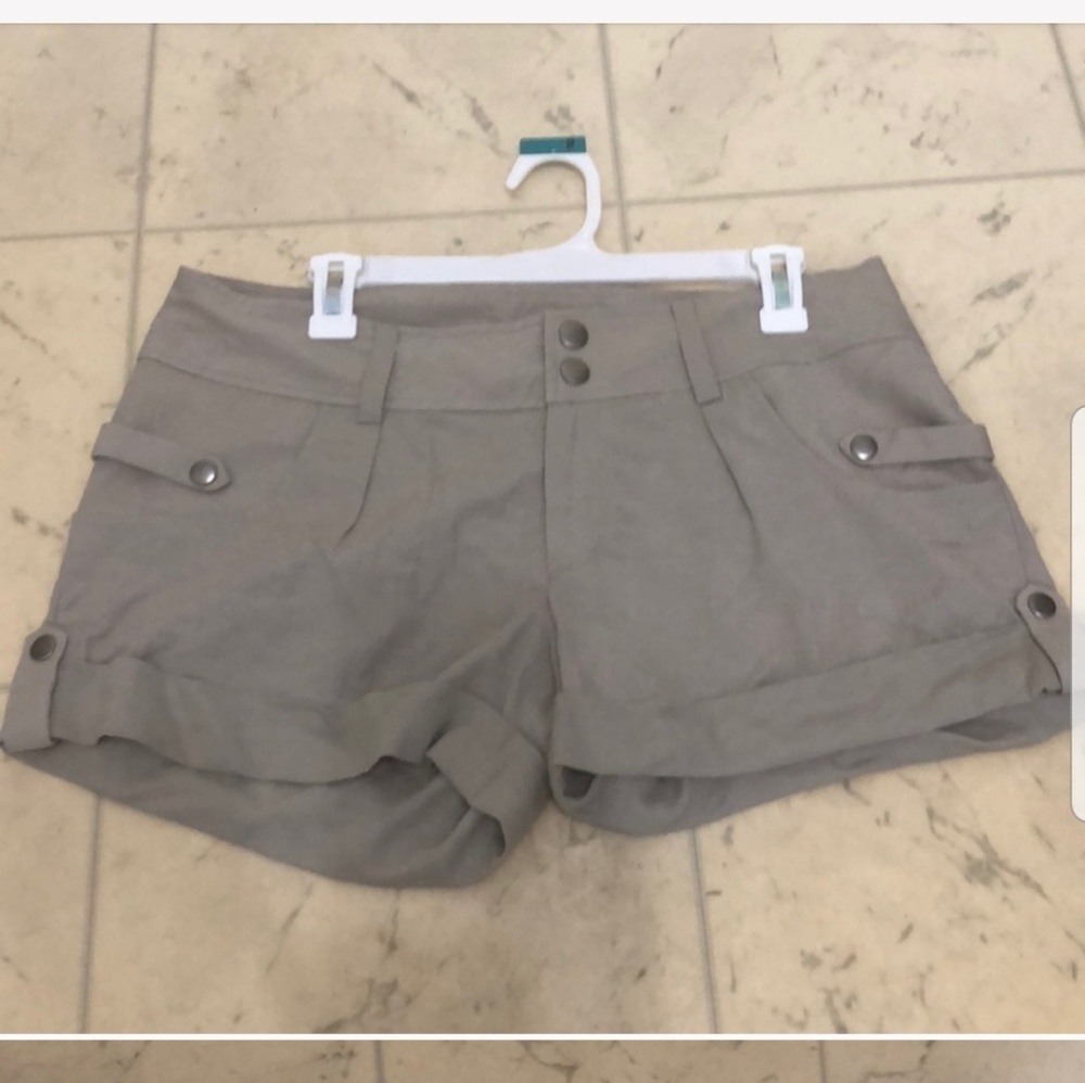 Alice + Olivia Shorts Size 8
